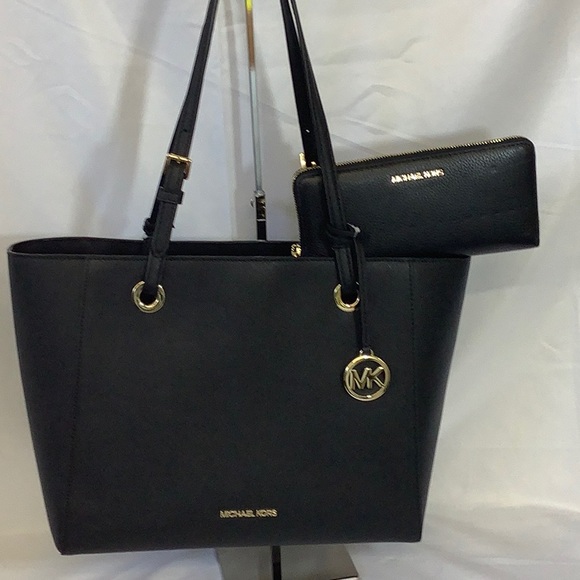 Michael Kors Handbags - NWT Michael Kors Walsh & wallet set